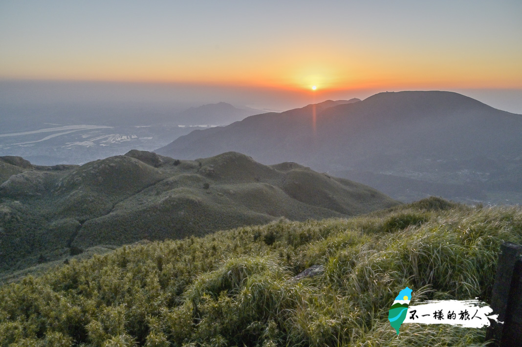 陽明山 七星山東峰 主峰步道 交通方式 登山路線全攻略 欣賞絕美夕陽景色 不一樣的旅人
