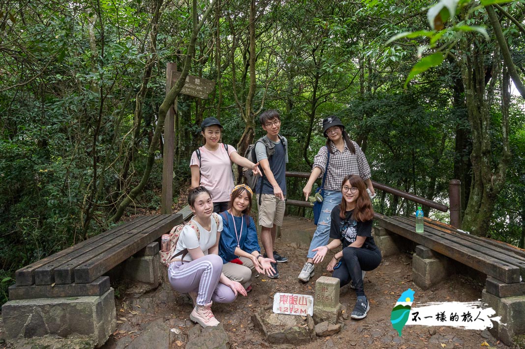桃園 東眼山步道攻略 攻頂小百岳 享受舒服的森林浴 不一樣的旅人