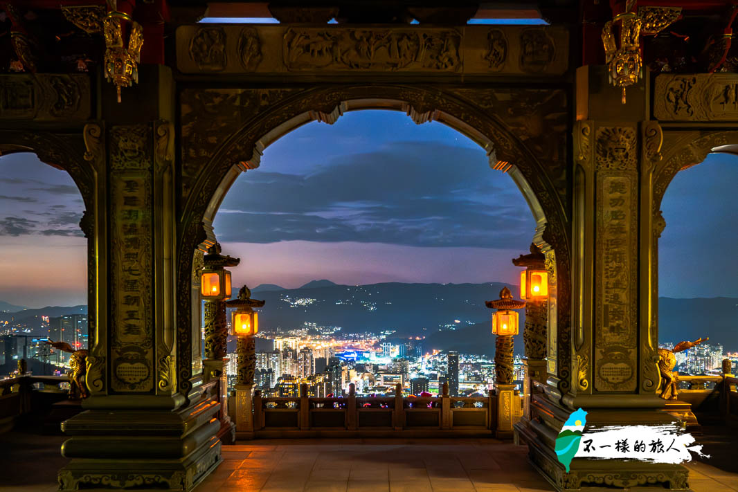 汐止聖德宮希臘風拱門夜景