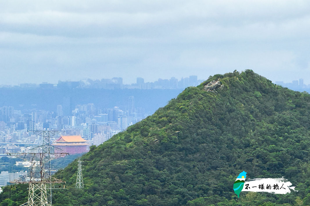 碧山巖望向剪刀石